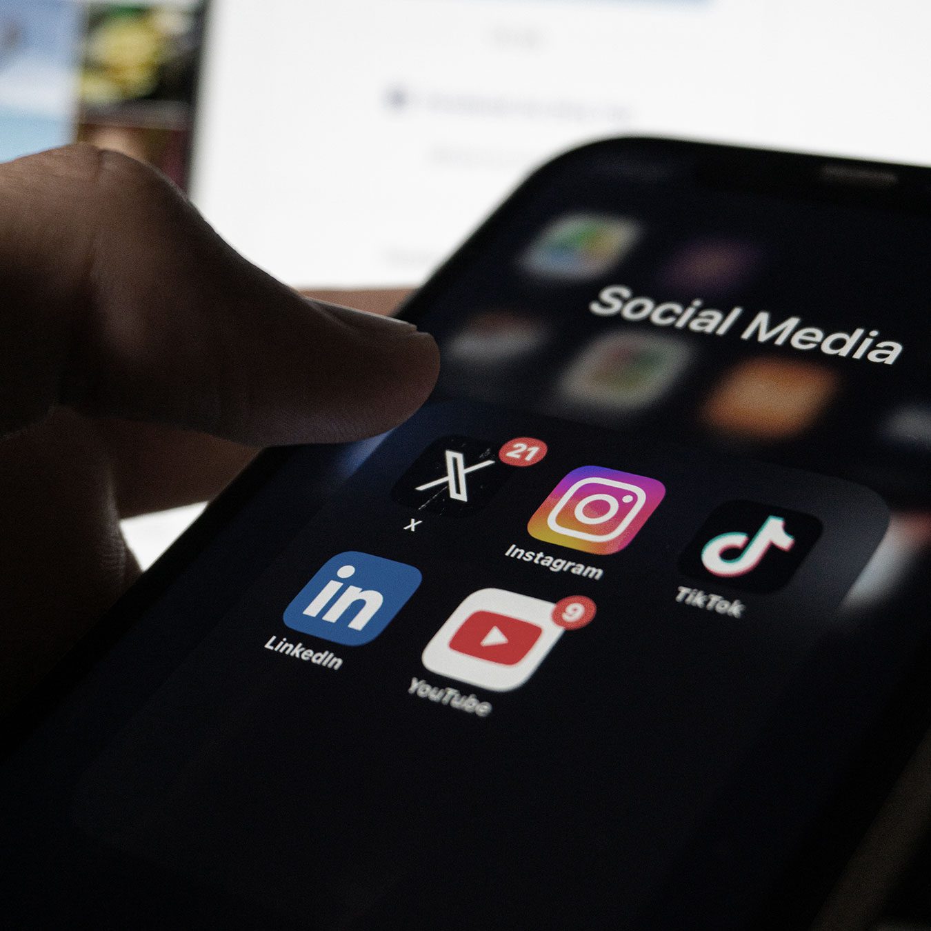 Smartphone showing social media apps for B2B social and digital marketing